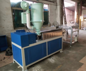 鴻業(yè)興機(jī)械HYRP-65型熔噴機(jī)出貨！