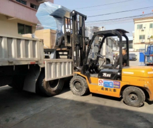 鴻業(yè)興機(jī)械塑料破碎機(jī)出貨
